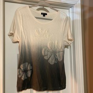 Sisters tee size XL gray ivory with raised floral design